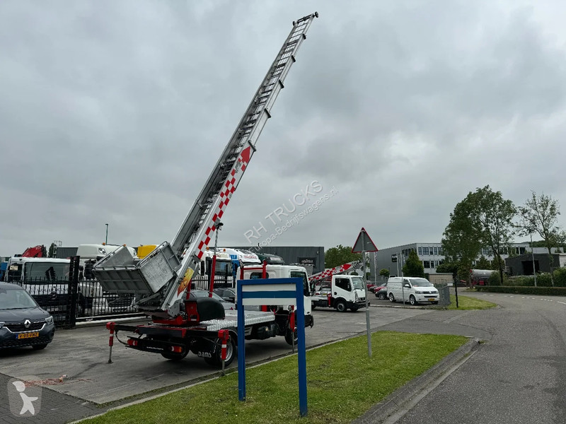 Véhicule utilitaire Nissan UNIT CABSTAR 35.13...