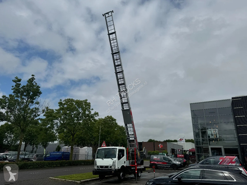 Véhicule utilitaire Nissan UNIT CABSTAR 35.13 +...