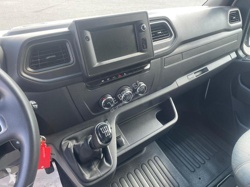 Autoutilitară Renault 2.3 DCI 145