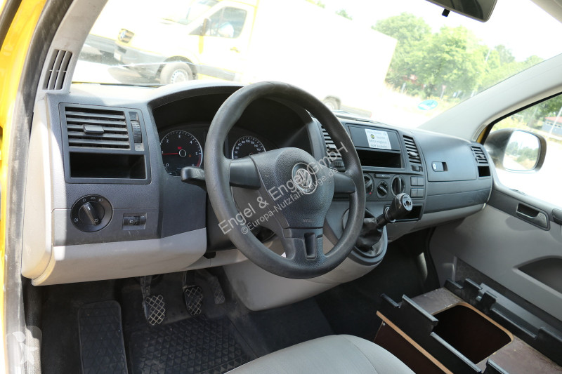 Лекотоварен автомобил Volkswagen T5 Transporter...