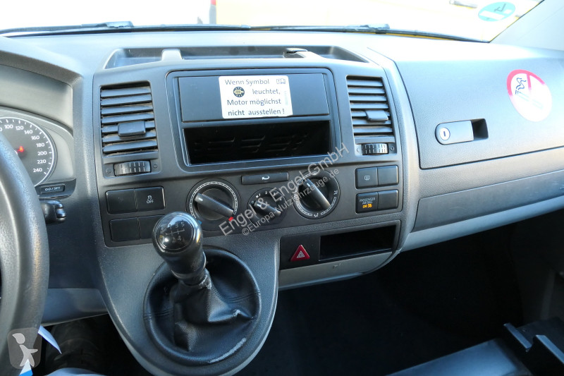 Лекотоварен автомобил Volkswagen T5 Transporter...
