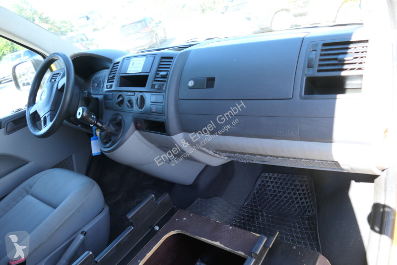 Véhicule utilitaire Volkswagen T5 Transporter...