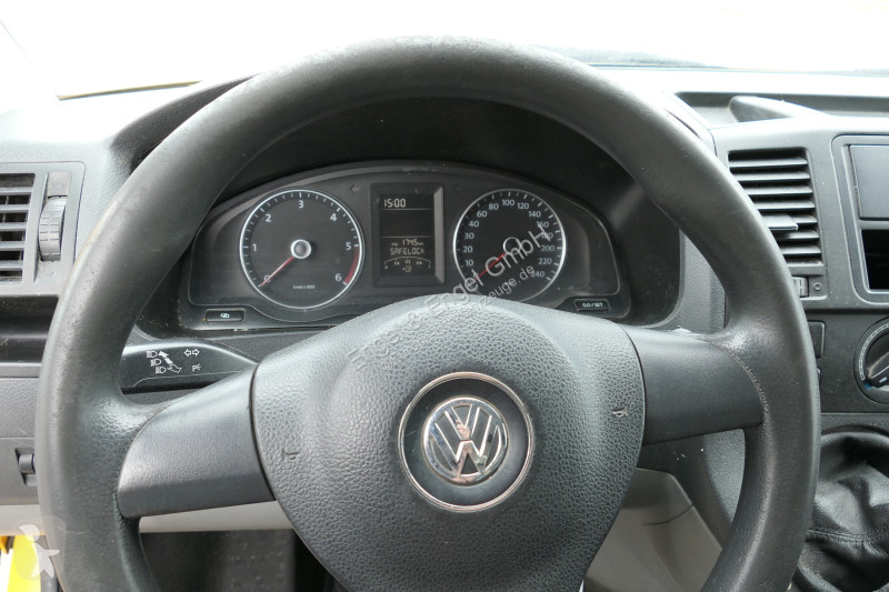 Лекотоварен автомобил Volkswagen T5 Transporter...