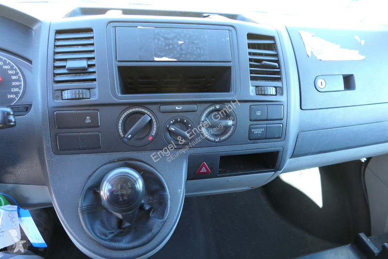 Véhicule utilitaire Volkswagen T5 Transporter...