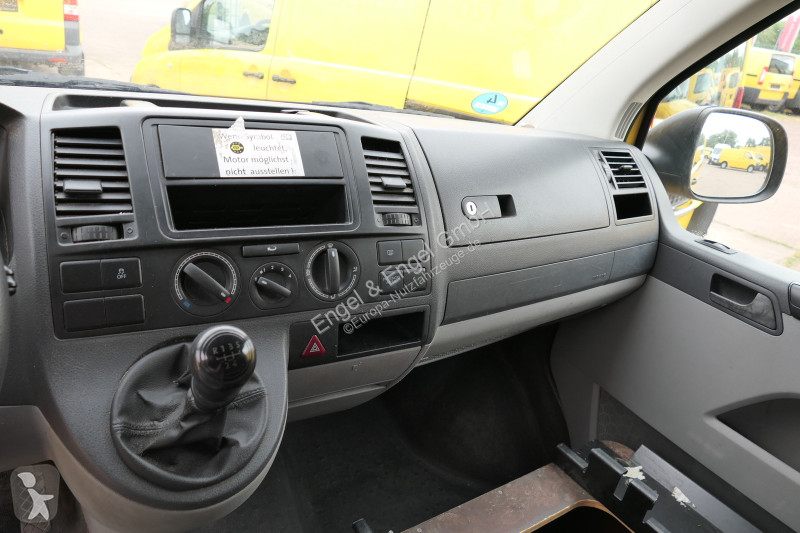 Véhicule utilitaire Volkswagen T5 Transporter...