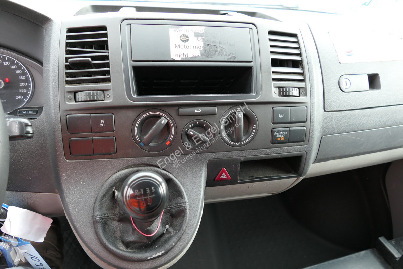 Véhicule utilitaire Volkswagen T5 Transporter...
