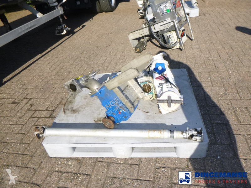 Veicolo commerciale  Fuel tank equipment...