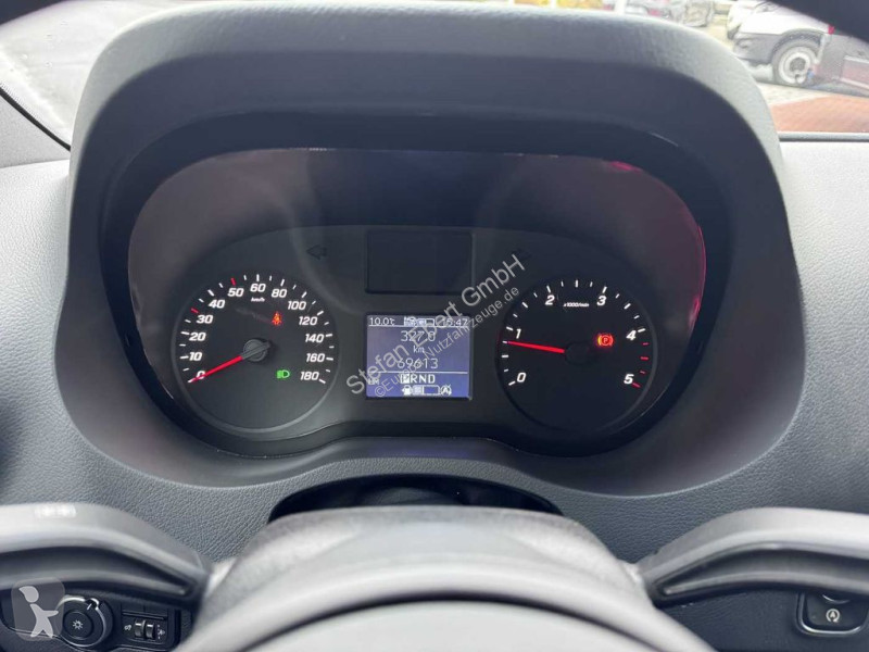 Véhicule utilitaire Mercedes 215 CDI DoKa 9G...