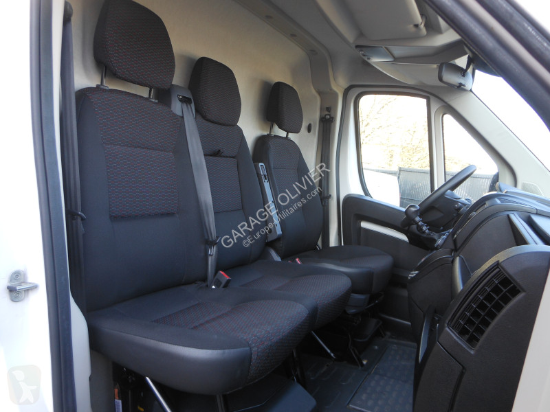 Véhicule utilitaire Peugeot 435 L4H2 2.2...