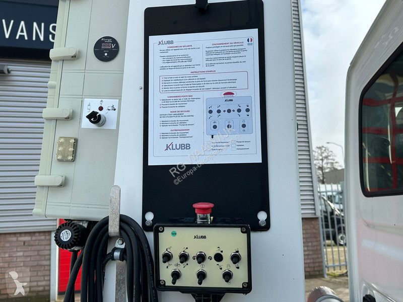 Véhicule utilitaire Iveco 35S14 APK 29-08-2026,...