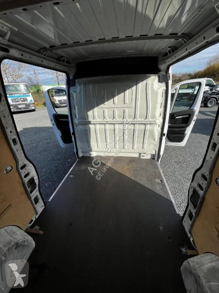 Véhicule utilitaire Peugeot L2H2 2,2L HDI