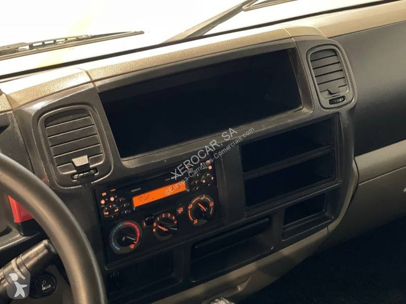 Véhicule utilitaire Nissan