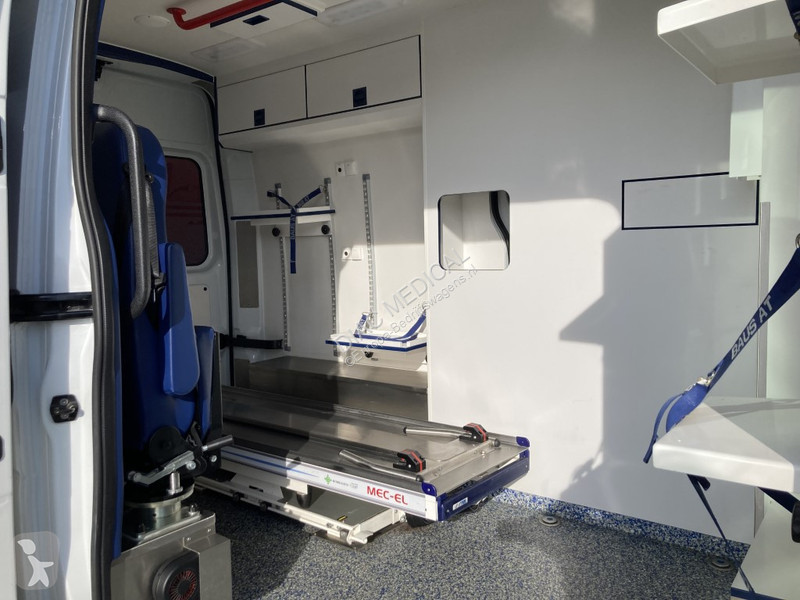 Furgoneta Renault T33 2.3 dCi L2H2 Ambulance...