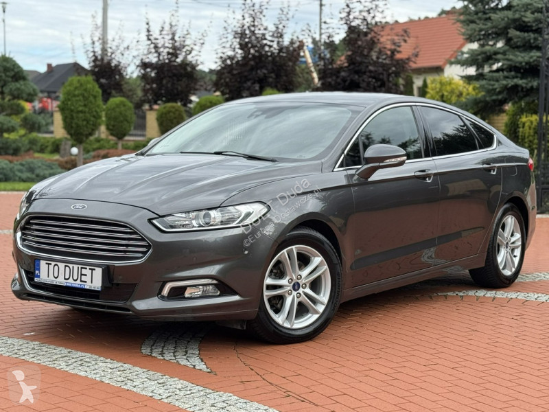 Véhicule utilitaire Ford