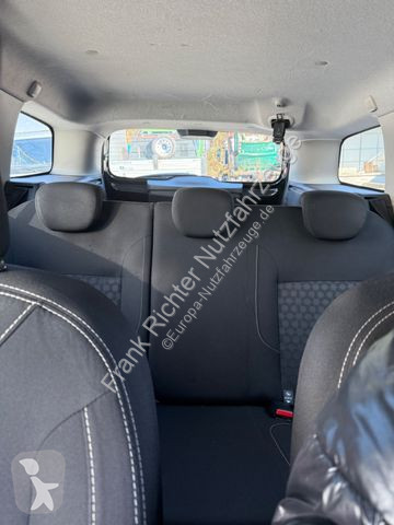 Autoutilitară Dacia II Kombi Laureate