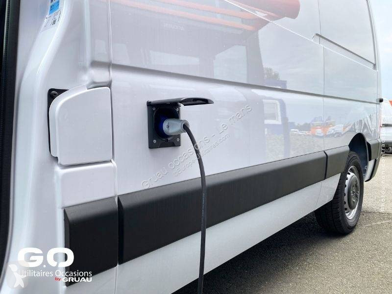 Véhicule utilitaire Nissan