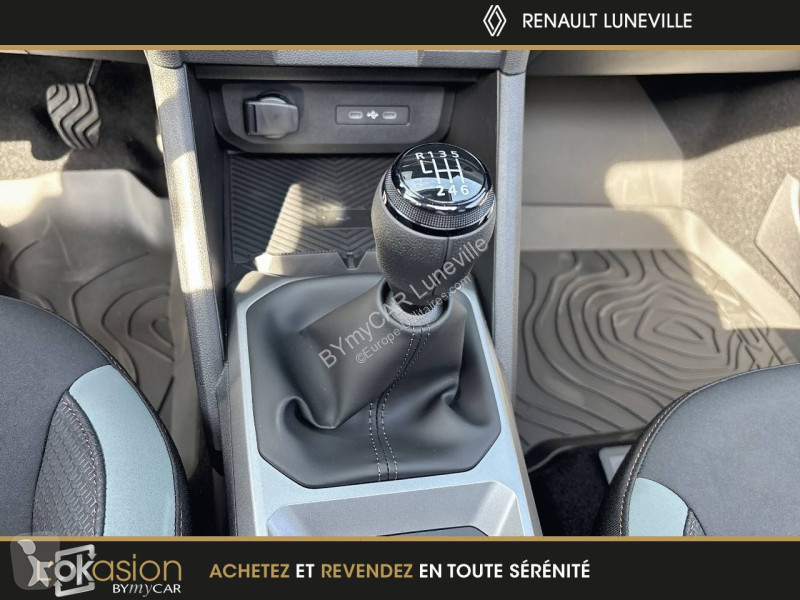 Autoutilitară Dacia Bigster TCe 140