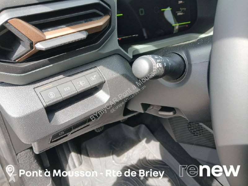 Autoutilitară Dacia Bigster TCe 140