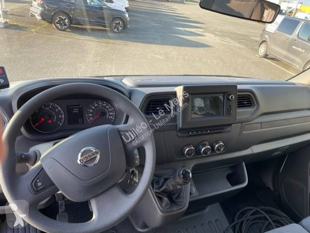Véhicule utilitaire Nissan