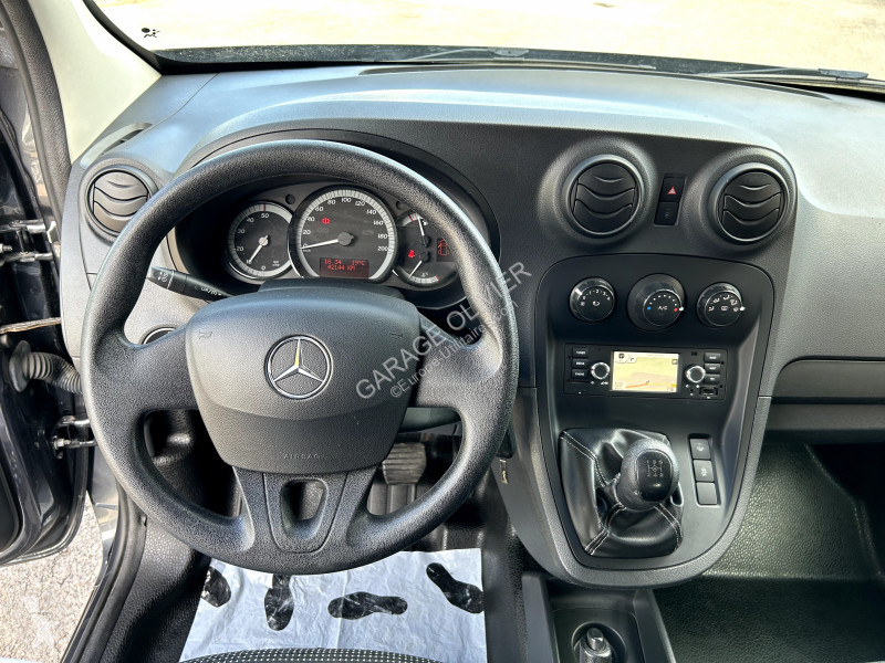 Véhicule utilitaire Mercedes Compact 109 1.5...
