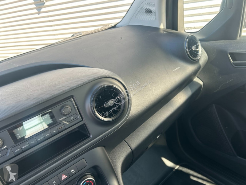 عربة نفعية Mercedes 2021