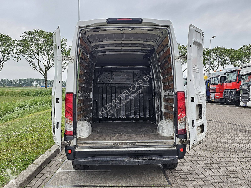 Veicolo commerciale Iveco 35S18 3.0Ltr 180Pk...