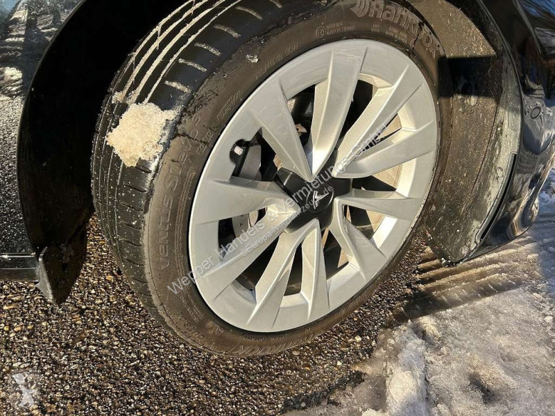 Autoutilitară Tesla