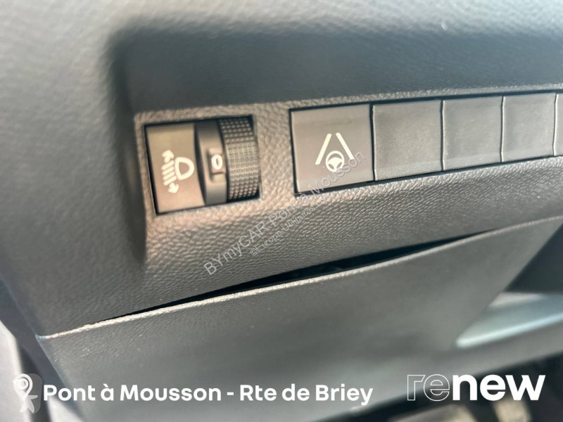 عربة نفعية Peugeot 2008 Hybrid 145 e-DCS6
