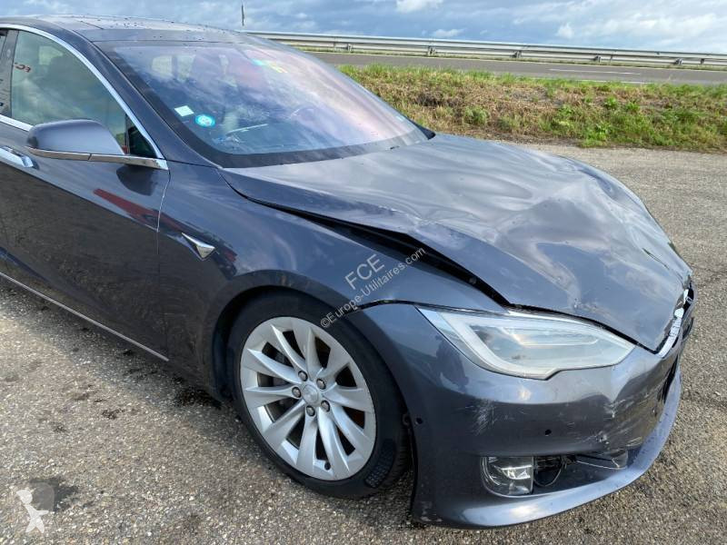 Véhicule utilitaire Tesla