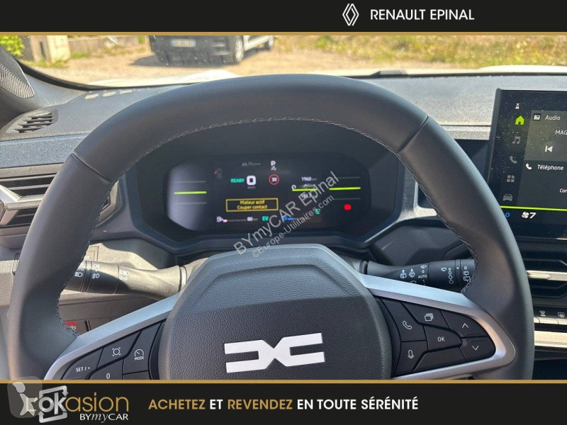 Veicolo commerciale Dacia Duster Hybrid 140