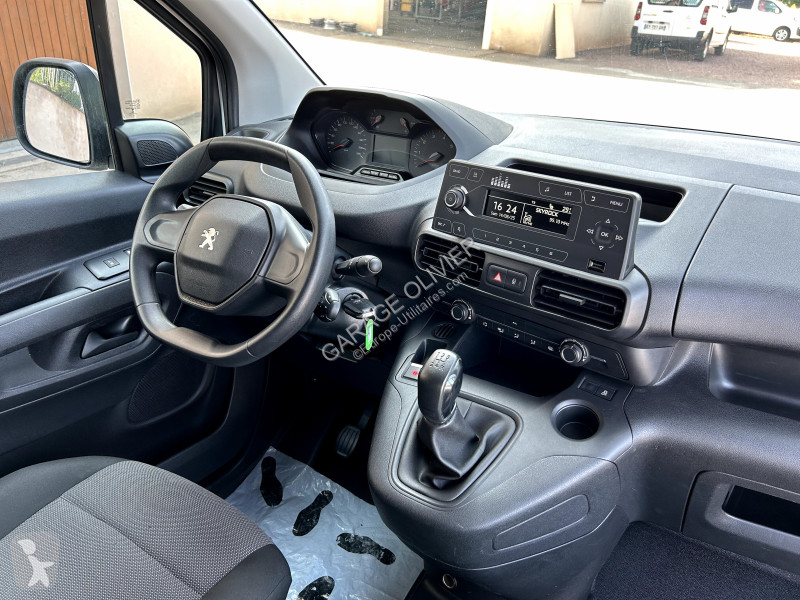 Peugeot Standard 650KG 1.5 Bluehdi 100 Premium van