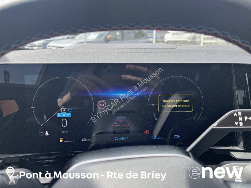 عربة نفعية Renault Austral E-Tech hybrid 200