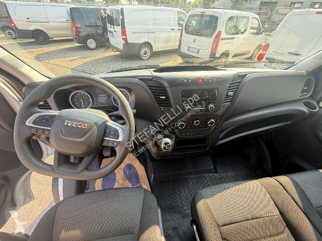 Veicolo commerciale Iveco DAILY 35C14H BOX +...