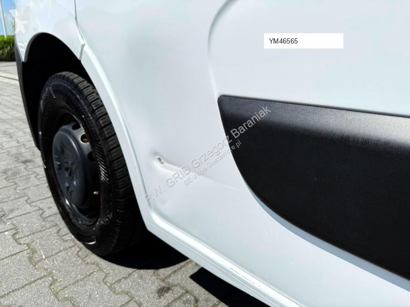 Véhicule utilitaire Renault 135 DCI Furgon...