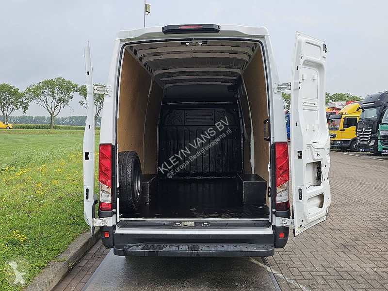 Véhicule utilitaire Iveco 35S14       L2H2...