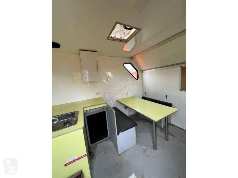 Véhicule utilitaire Gruau BARAQUE DE CHANTIER...