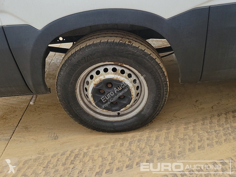 Véhicule utilitaire Iveco 35S11