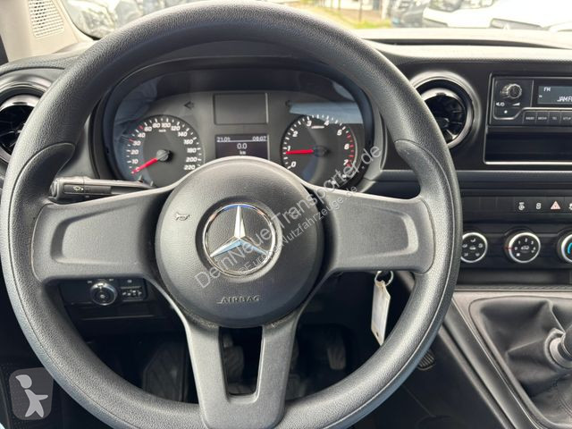 Nyttofordon Mercedes 110 BENZINER...