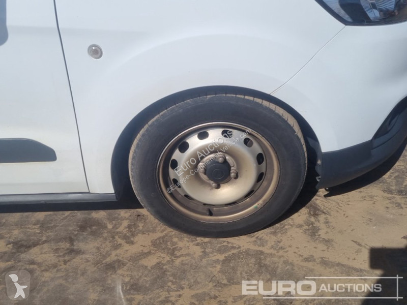 Autoutilitară Ford Courier
