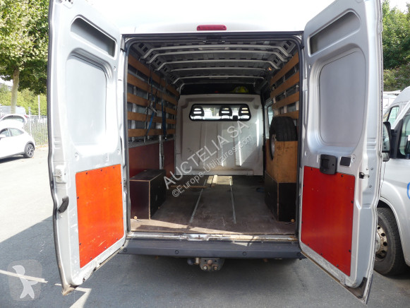 Véhicule utilitaire Peugeot