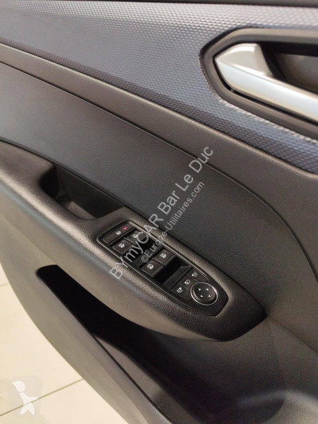 Autoutilitară Renault Arkana mild hybrid 140...