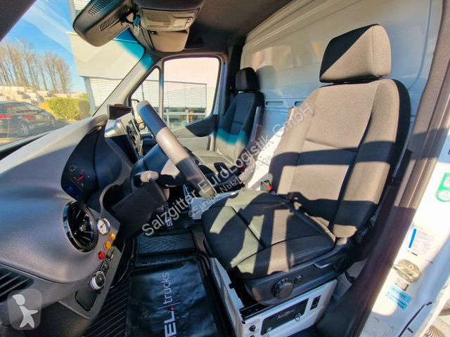 Véhicule utilitaire Mercedes / 6D