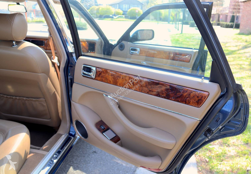 Véhicule utilitaire Jaguar Sovereign 4.0