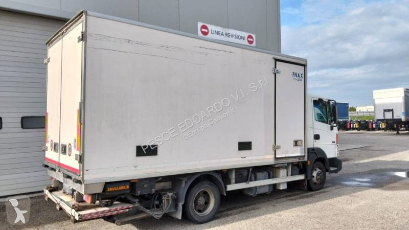 Véhicule utilitaire Nissan