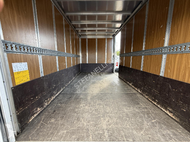 Veículo utilitário Iveco DAILY 35C14H BOX + SPONDA