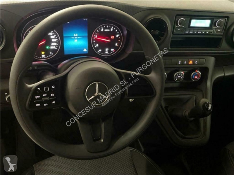Véhicule utilitaire Mercedes 1.3 110 75kW...