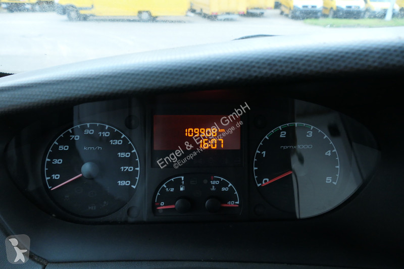Véhicule utilitaire Iveco Daily 35 S11 C30C...