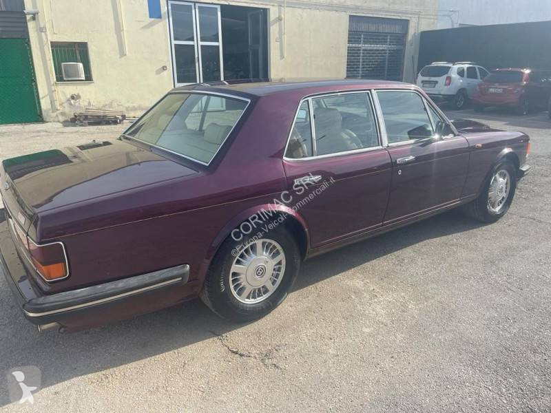 Samochód dostawczy Bentley