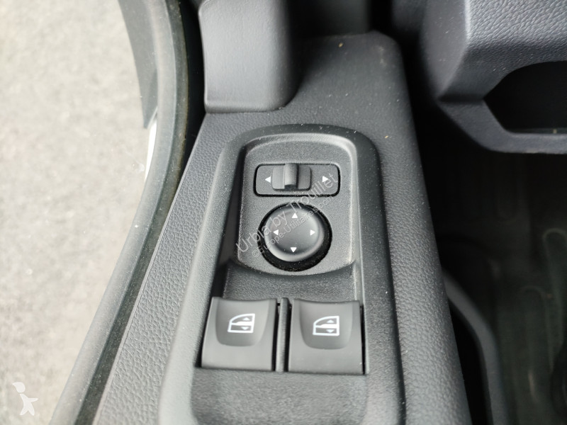 Samochód dostawczy Nissan 20M3 145 CV HAYON...