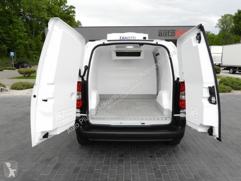 Véhicule utilitaire Toyota CITY